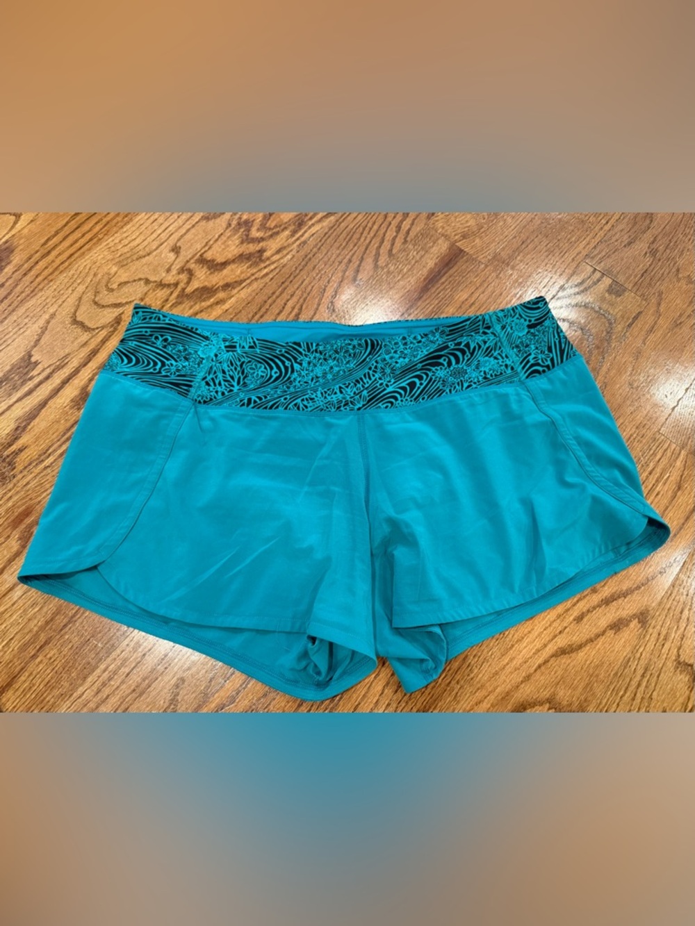 Lululemon Run Times Short II Blue Green Low Rise Liner Womens size 10
